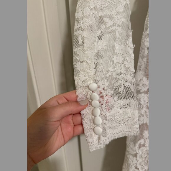 V.Chapman The Whitby Gown in White Chantilly Lace (Size 6) - Picture 8 of 12